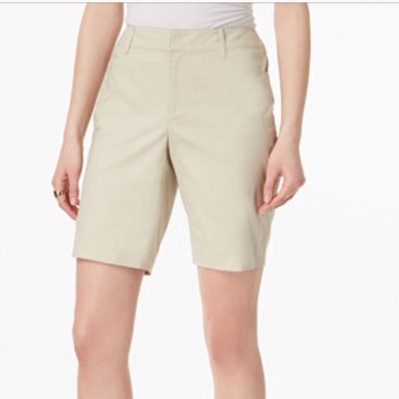 Charter Club beige shorts P10